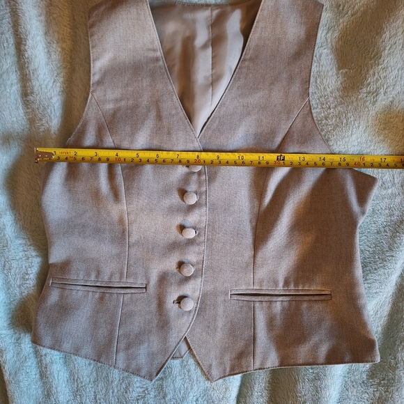 Vest - Picture 3 of 5
